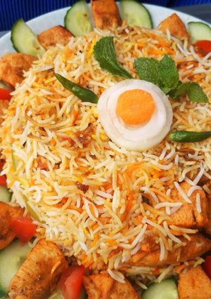 A picture of Chicken tiqqa biryani.