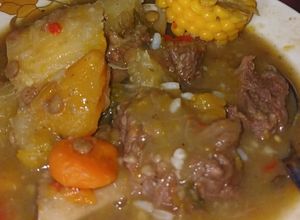 Una foto de Sopa de costilla con lenteja y rabito🫰🤤