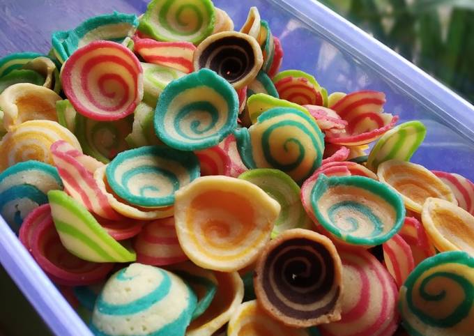 Standar Resep gampang membuat Kuping Gajah Rainbow hidangan Lebaran yang spesial