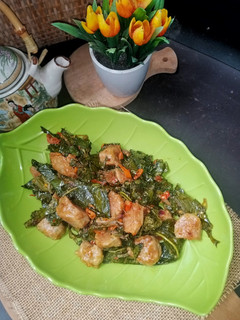 Foto resep Tumis Pedas Daun Singkong Bakso
