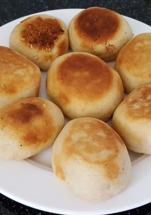 A picture of Peanuts bun, baked on the pan.