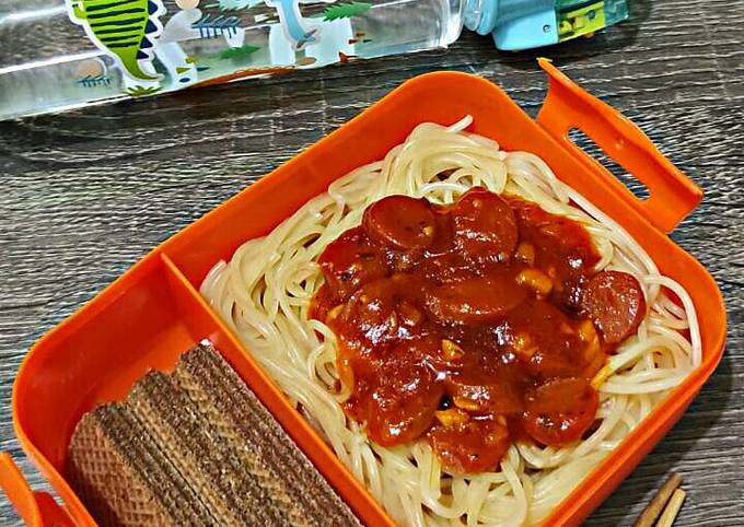 Cara membuat #BekalSekolah Spaghetti Sosis Bolognese Cara membuat #BekalSekolah Spaghetti Sosis Bolognese