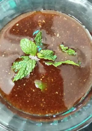ગોળ ખજૂર આંબલી ની ચટણી (Gol Khajoor Ambli Chutney Recipe In Gujarati) રેસીપી મુખ્ય ફોટો