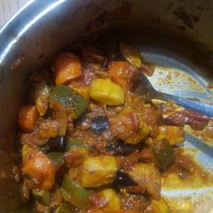 A picture of Zucchini & aubergine curry.