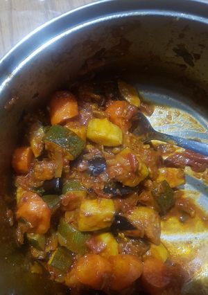 A picture of Zucchini & aubergine curry.