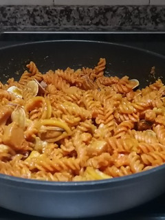 Una foto de Pasta de lentejas a la marinera