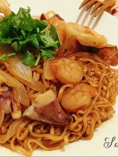 【味王泡麵創意秀】香辣海鮮炒泡麵 的食譜成品照片
