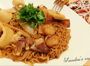 【味王泡麵創意秀】香辣海鮮炒泡麵 的食譜成品照片