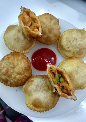 Kela kachori रेसिपी मुख्य फोटो