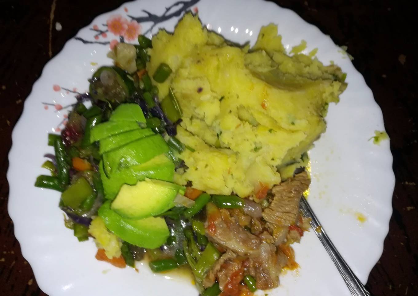 Maizeless mukimo served with goat meat n veges