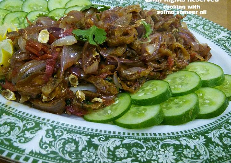 Recipe of Tasty Kareelay pyaz ki bhujiya