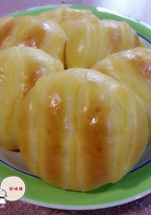 三線譜卡士達餐包~液種法 的食譜成品照片
