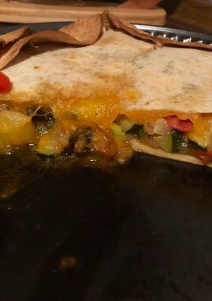 Grillzöldséggel töltött tortilla recept fotója