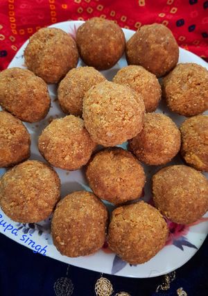 चूरमे का लड्डू (Churme ka laddu recipe in Hindi) रेसिपी मुख्य फोटो