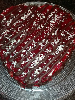 Una foto de Tarta de queso con aroma a chocolate blanco con mermelada de fresa naturales