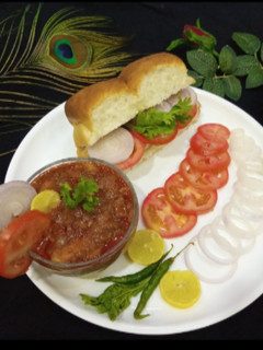 महाराष्ट्रीयन पाव भाजी (Maharashtrian pav bhaji recipe in Hindi) रेसिपी मुख्य फोटो
