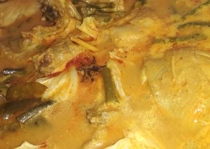 Gulai sayur kol ayam padang