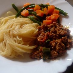 A picture of Spaghetti and  minced meat.