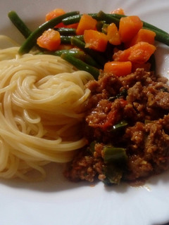 A picture of Spaghetti and minced meat.