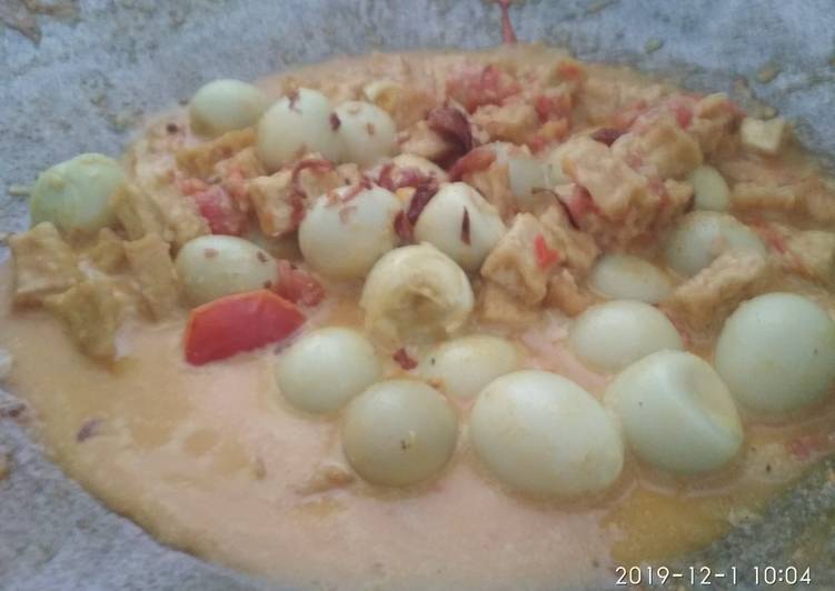 Telur puyuh+tahu kuah santan pedas