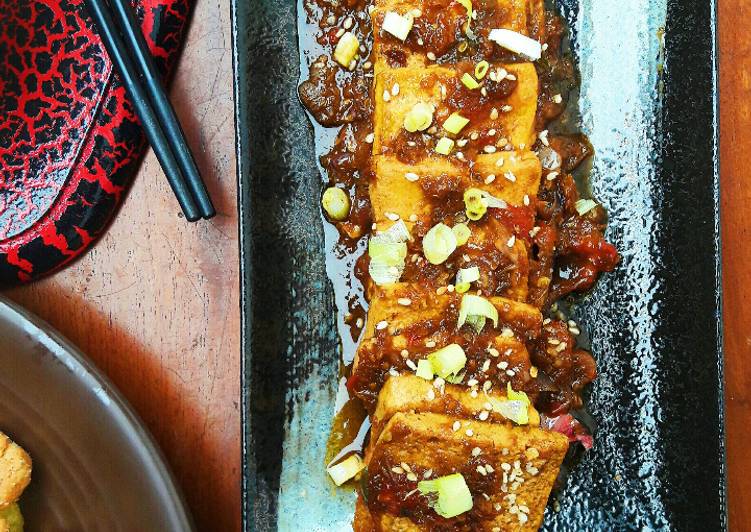 Dubu Jorim (두부 조림)/Spicy Braised Tofu