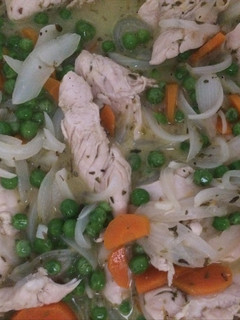Una foto de Pollo arvejado
