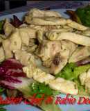 Straccetti di Petto di Pollo serviti su Letto di Insalata Mista