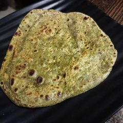 A picture of Palak ka paratha.