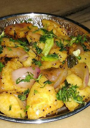 A picture of Tardka idli.