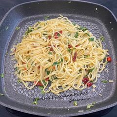 A picture of Garlics Linguine Pastas.