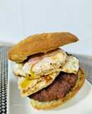 Burger picantona con queso y huevo frito