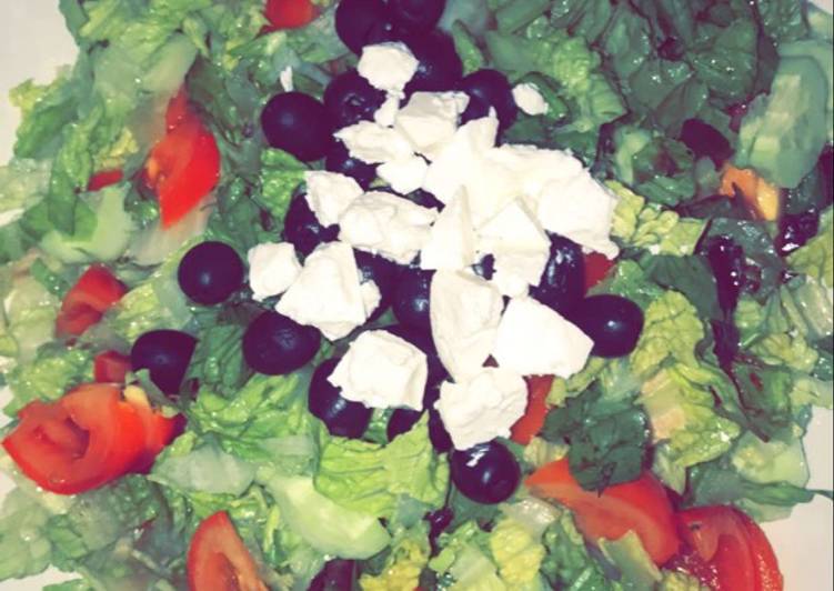 سلطة سريعه بالجبنه المالحه (دايت)💪🏾