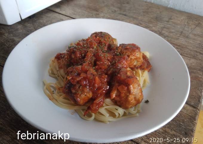 Cara Gampang Menyiapkan Fettucinne Meatball saus bolognesse ala Febriana, Sempurna