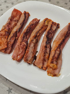 Una foto de Rollitos de jamón con mozzarella y tomate