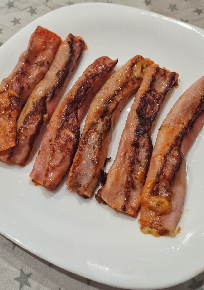 Una foto de Rollitos de jamón con mozzarella y tomate