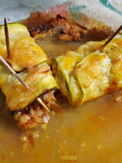 Una foto de Canelones de calabacín rellenos de atún y caballa