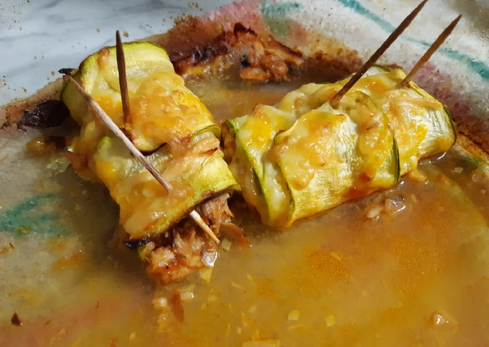Manera fácil Hacer  Canelones de calabacín rellenos de atún y caballa