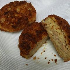 A picture of Tuna Casserole Cakes.