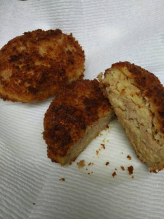 A picture of Tuna Casserole Cakes.