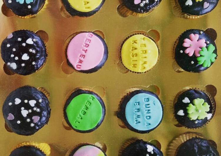 Chocolate cupcake and chocolate ganache