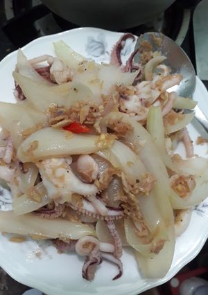 Hình của món Mực xào sả ớt hành tây.