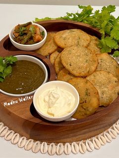 चावल के आटे की पूरी (Rice Flour Poori) रेसिपी मुख्य फोटो