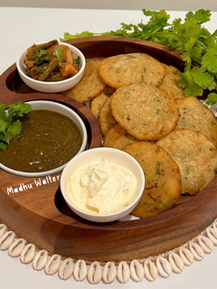 चावल के आटे की पूरी (Rice Flour Poori) रेसिपी मुख्य फोटो