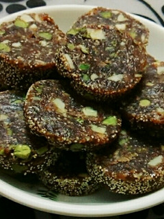 A picture of Dates Roll.