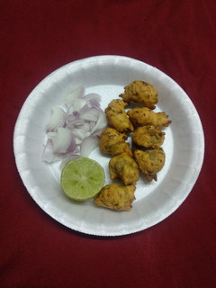 કુંભણીયા ભજીયા (Kumbhaniya Bhajiya Recipe In Gujarati) રેસીપી મુખ્ય ફોટો