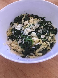 Una foto de Pasta con espinacas