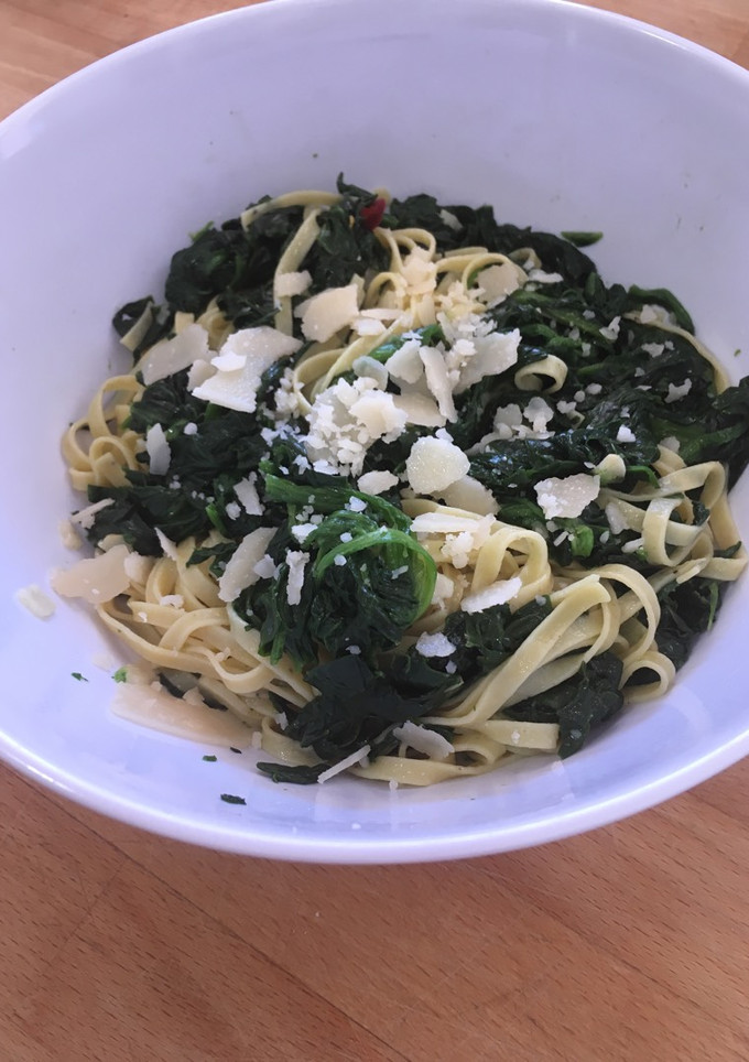 Una foto de Pasta con espinacas