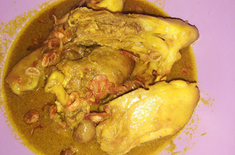 Anti Ribet, Buat Ayam Bumbu Kuning Bawang Goreng Simpel