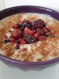 Una foto de Quinoa con leche de almendras