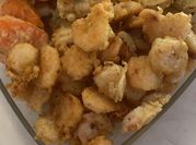 Una foto de tempura de berenjena